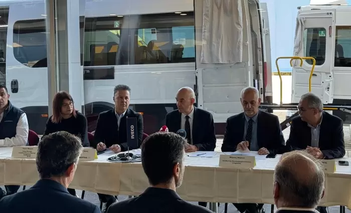 Παράδοση λεωφορείων για ΑμεΑ από την CTC Automotive Ltd στο Υπουργείο Μεταφορών, Επικοινωνιών και Έργων