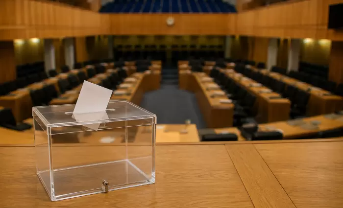 6 στους 10 ψήφισαν μέχρι τις 5 το απόγευμα - Στο +4,5% σε σχέση με το 2021