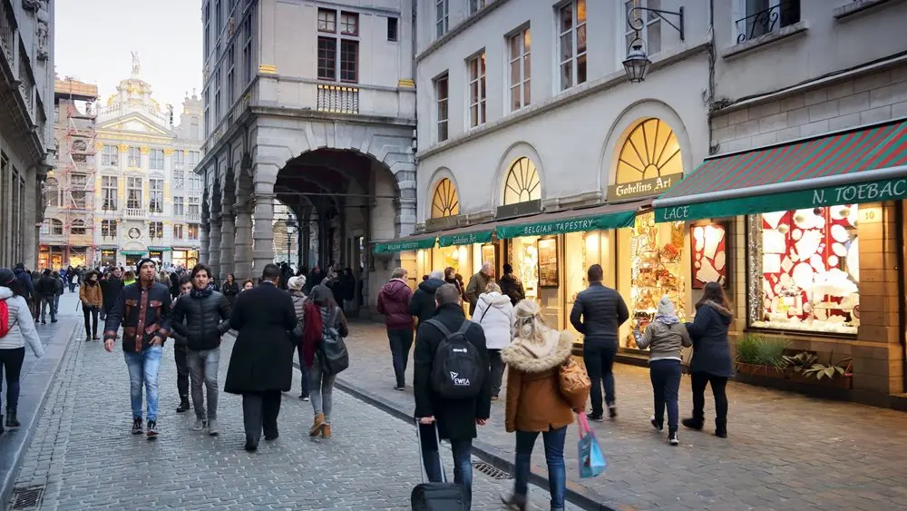 Η οικονομική δραστηριότητα της Ευρωζώνης υποχωρεί σε χαμηλό 10 μηνών εν μέσω φόβων στασιμοπληθωρισμού