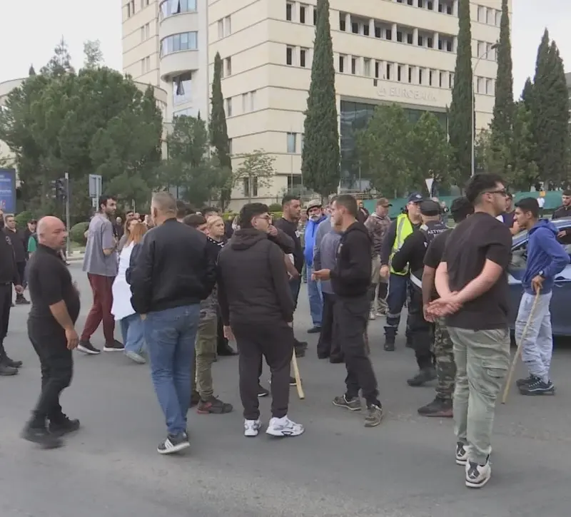 Κανονικά η κυκλοφορία στη Ριζοελιά αλλά οι κτηνοτρόφοι συνεχίζουν τις κινητοποιήσεις