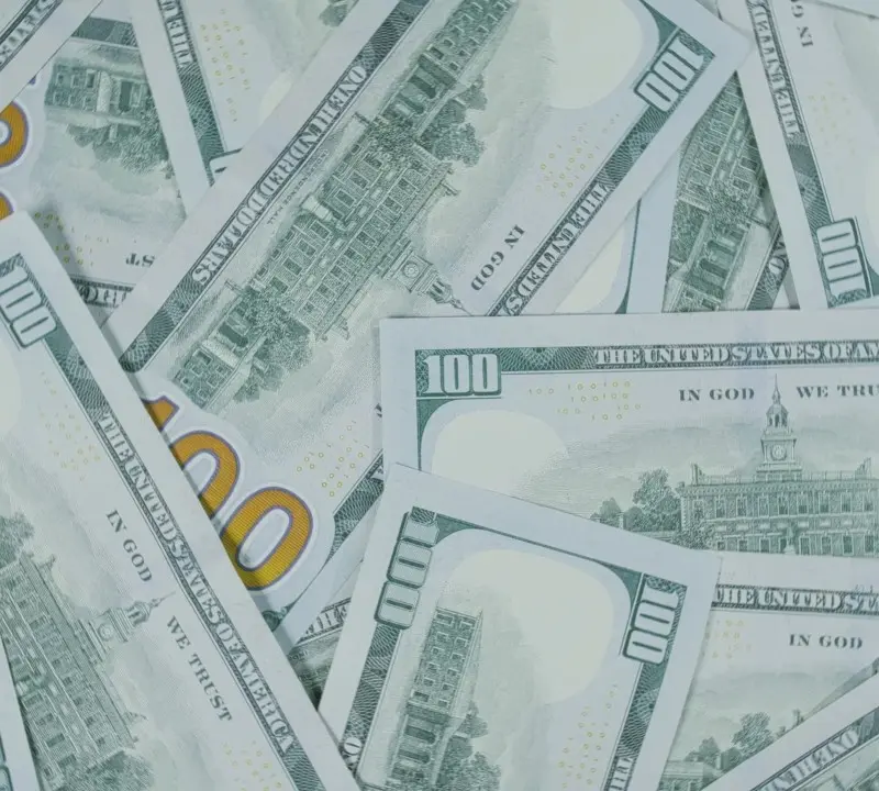 Swift: Η σύγκρουση στη Μέση Ανατολή ενίσχυσε το ρόλο του δολαρίου