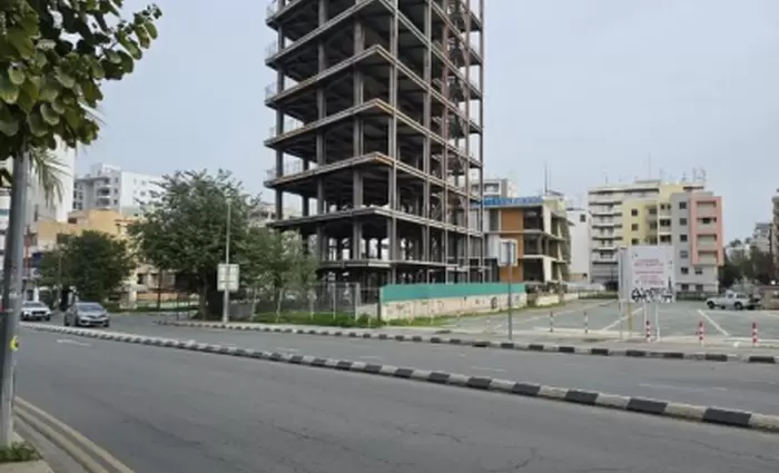 Ελεγκτική: Ημιτελές κτίριο 14 χρόνια στη Λευκωσία - Ευθύνες στην τοπική αρχή και κενά στη νομοθεσία