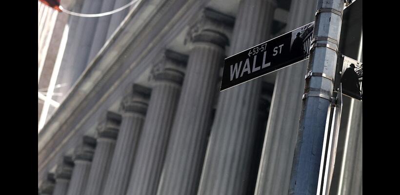 Στο «κόκκινο» η Wall Street καθώς η ρητορική Τραμπ κλονίζει τις αγορές