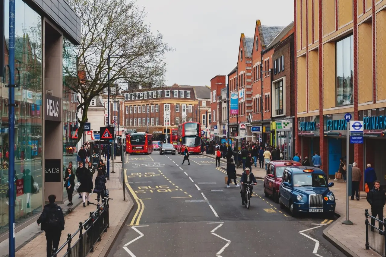 Βρετανία: Πτώση στις λιανικές πωλήσεις εν μέσω φόβων για πληθωρισμό και ενεργειακό σοκ