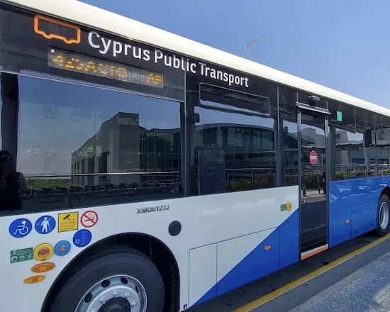 Αντιδρούν οι οδηγοί λεωφορείων για τις κάμερες - Δίωρη στάση εργασίας