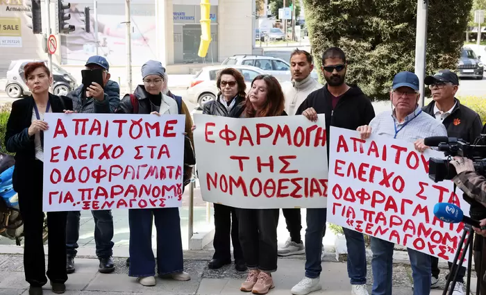 Καμπανάκι από ξεναγούς: Πλήγμα στον τουρισμό οι παράνομες ξεναγήσεις