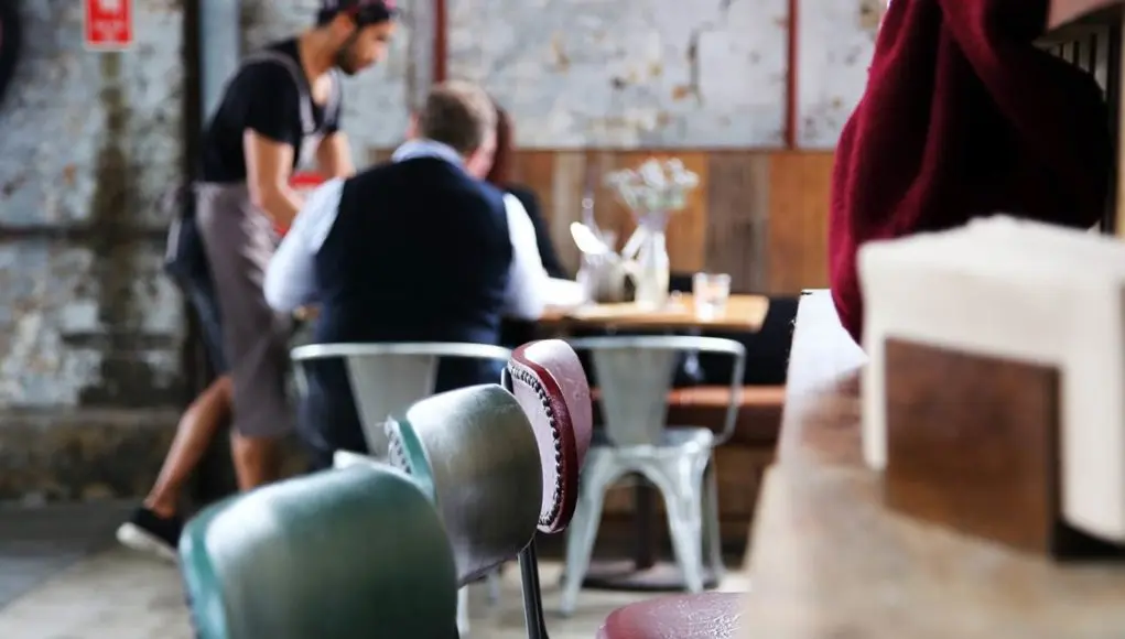 Εξώδικα 80.000 ευρώ σε επιχειρήσεις εστίασης