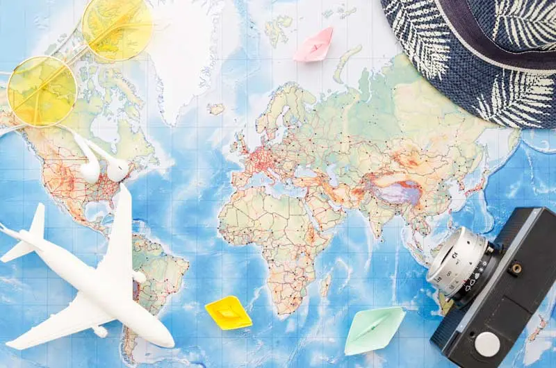 Ταξίδια: Η ζήτηση αψηφά τις υψηλές τιμές και τις ακραίες θερμοκρασίες. Αλλά για πόσο;