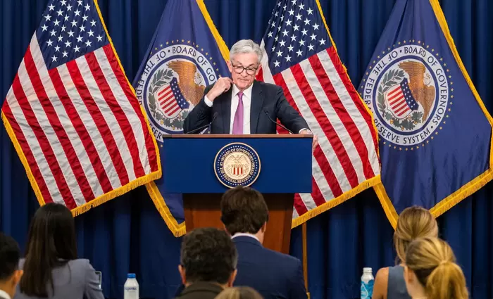 Σταθερά διατήρησε τα επιτόκια η Fed μετά από 10 συνεχόμενες αυξήσεις