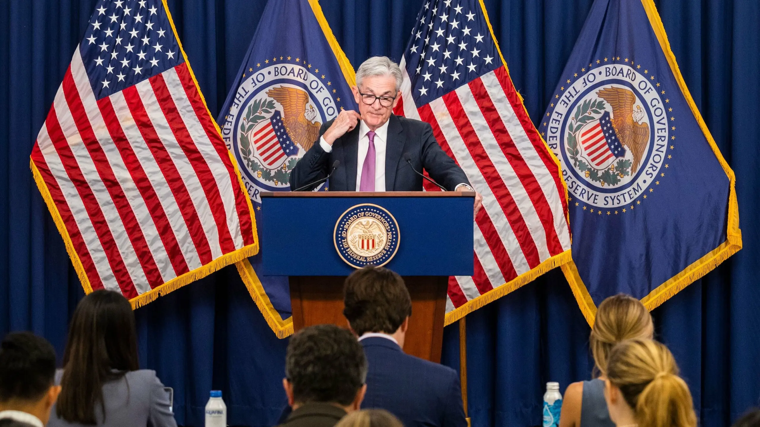 Η Fed αύξησε τα επιτόκια κατά 25 μονάδες βάσης για δέκατη φορά