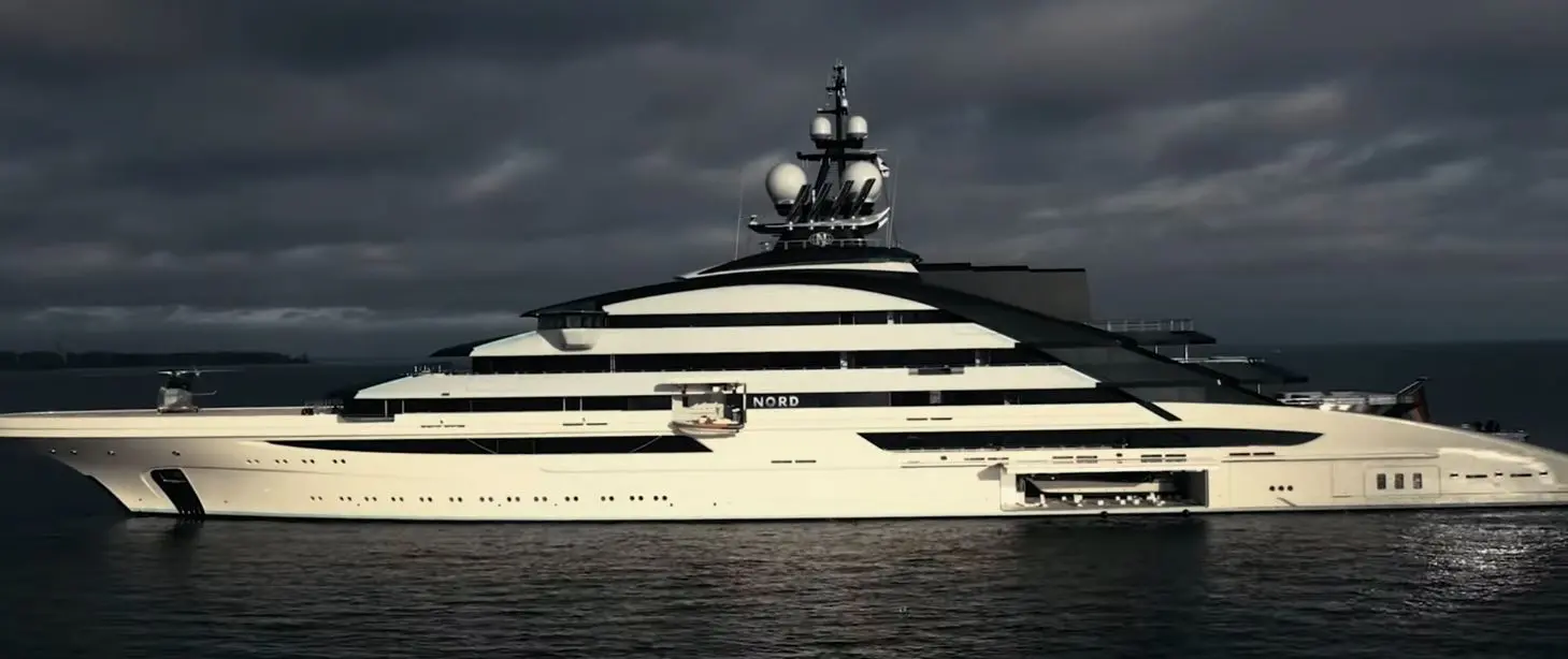 Στενά του Ορμούζ: Υπερθαλαμηγός $500 εκατ. του πλουσιότερου ανθρώπου της Ρωσίας «έσπασε» τον αποκλεισμό