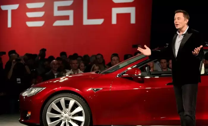 Μετοχές της Tesla $7 δισ. πούλησε ο Ίλον Μασκ