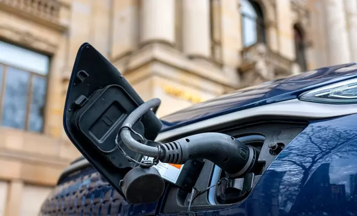 Πώς ο πόλεμος στο Ιράν οδηγεί σε παγκόσμια αύξηση της ζήτησης για ΑΠΕ