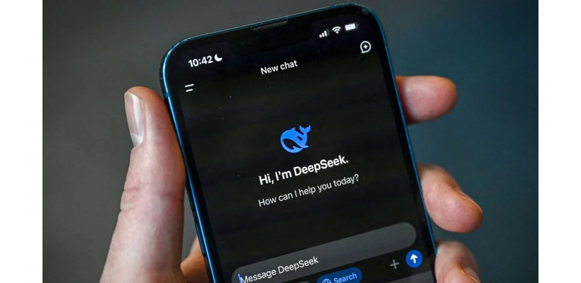 DeepSeek: Πολύωρο blackout στην κορυφαία κινεζική AI πλατφόρμα – Ασαφή τα αίτια