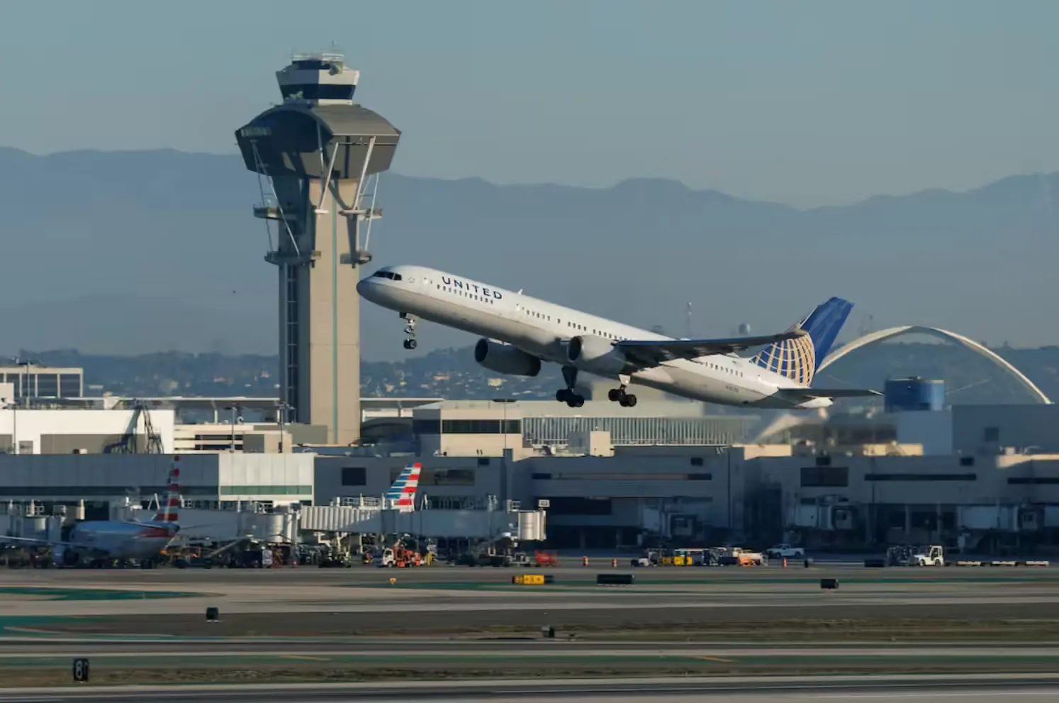 Καύσιμα «φωτιά»: Ποιες αεροπορικές θα αντέξουν και ποιες κινδυνεύουν