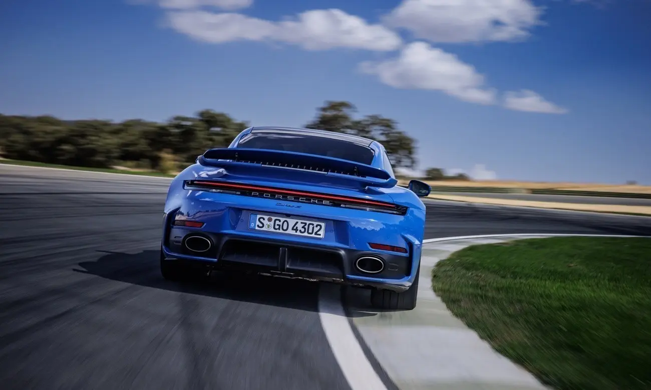 Τα θερμικά αυτοκίνητα αποκτούν νέα ζωή μετά το 2035. Αλλά πόσα θα είναι;