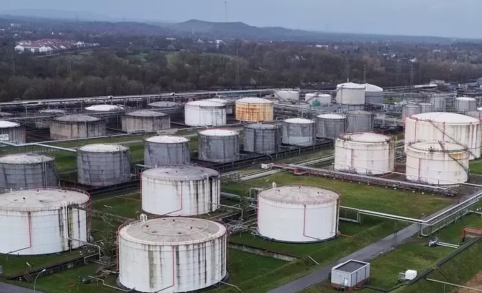 Πετρέλαιο: Σπάνε τα κοντέρ οι τιμές – Πόσο αντέχουν τα αποθέματα της ΕΕ