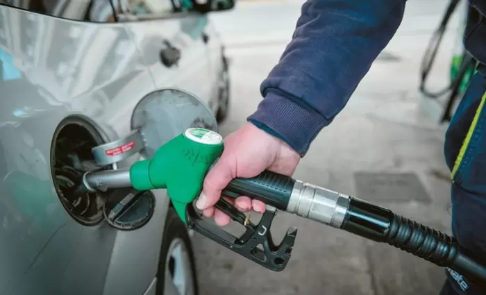 Νέες αυξήσεις πριν τις μειώσεις τα μεσάνυχτα – Έβαλε άλλα πέντε σεντ το ντίζελ