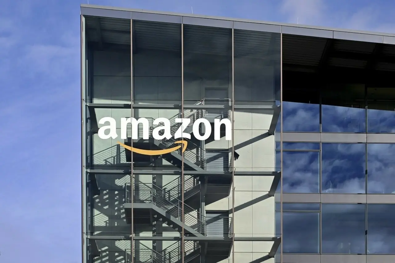 Ζημιές σε κέντρα δεδομένων της Amazon σε ΗΑΕ και Μπαχρέιν από επιθέσεις με drones