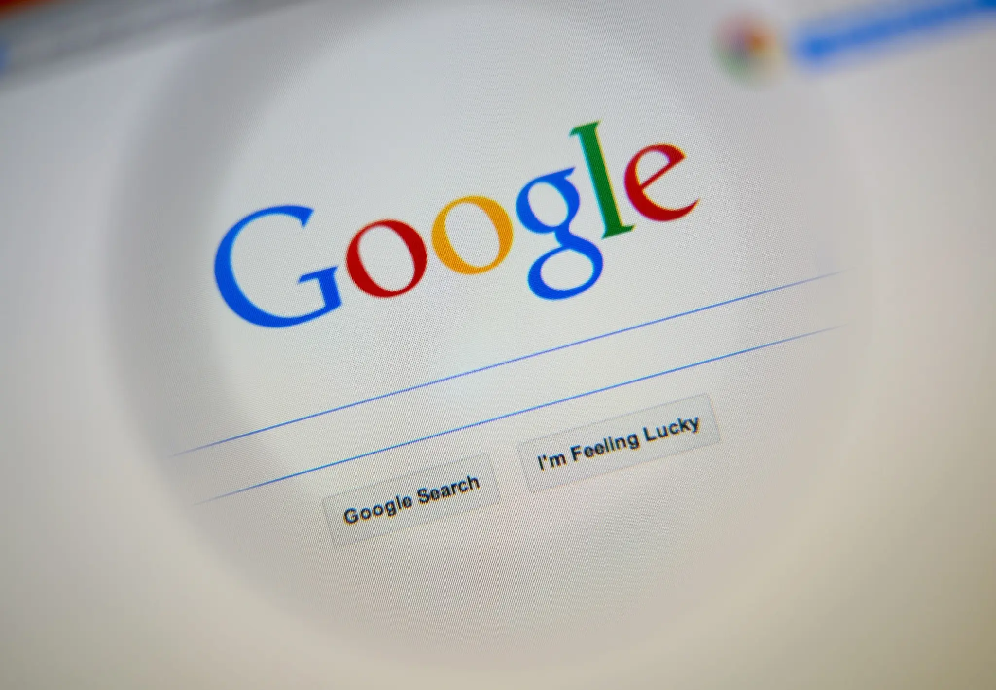 Από το “Google it” στην τεχνητή νοημοσύνη: Πώς άλλαξαν οι online αναζητήσεις για τους χρήστες