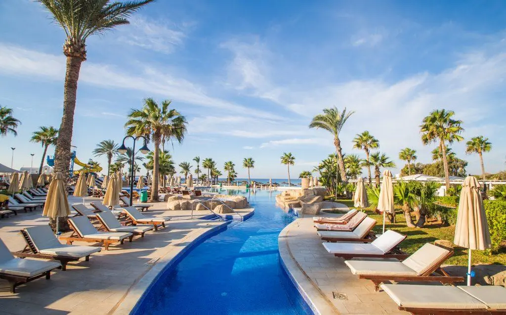 Απόβαση Κυπρίων στα ξενοδοχεία το Σαββατοκύριακο των εκλογών