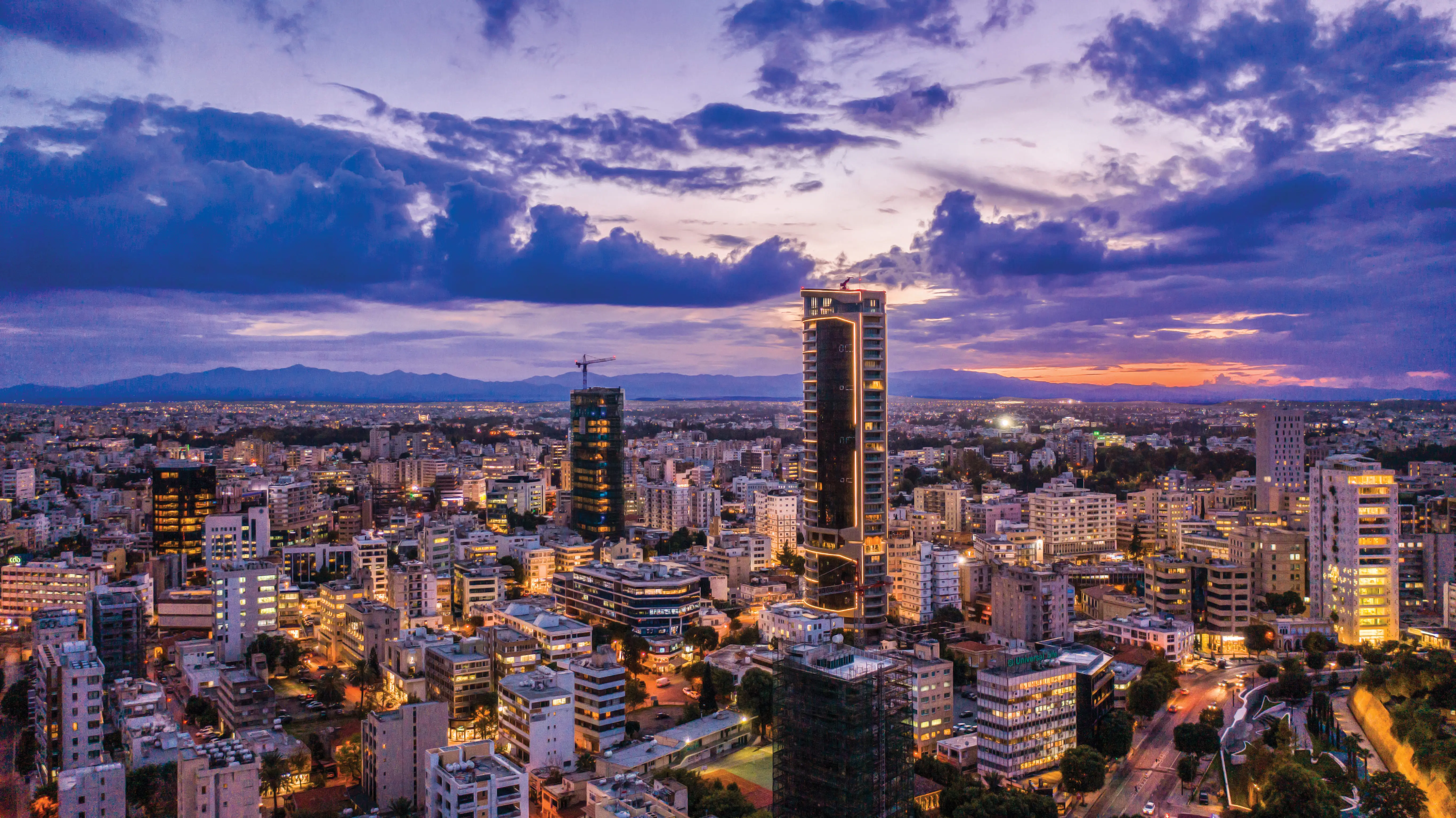 CYFIELD: Πολυτελή ακίνητα σε Κύπρο και Ελλάδα