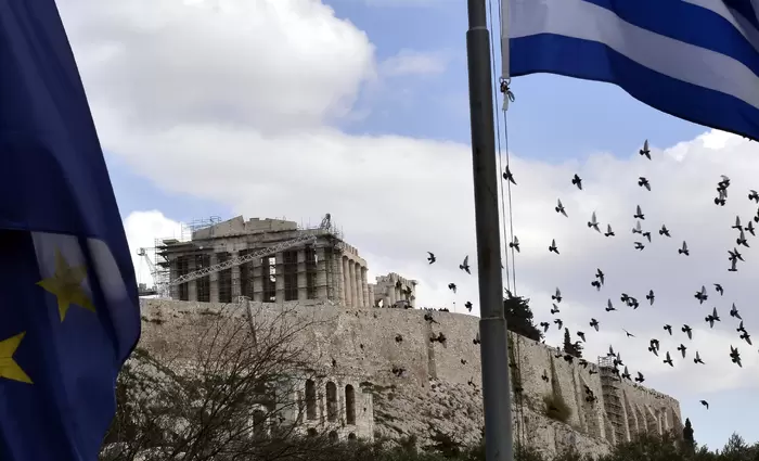 WSJ: Η Ελλάδα επιστρέφει σε θυελλώδεις αγορές