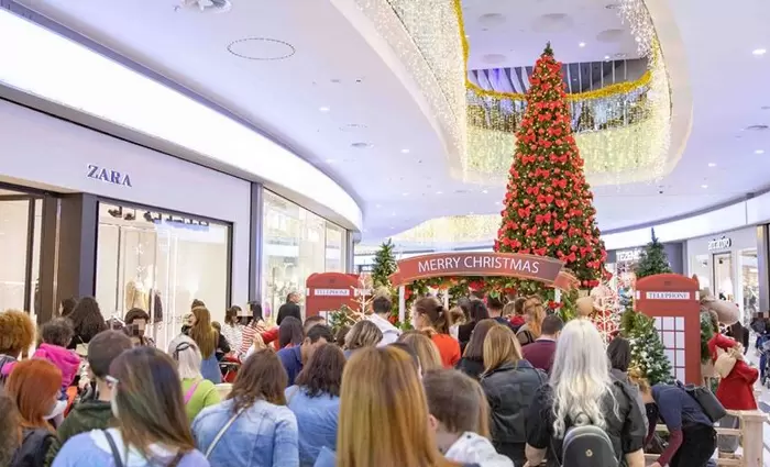 Οι γιορτές τόνωσαν την αγορά - Πρωταγωνιστές τα malls, ανησυχία για τα μικρομάγαζα