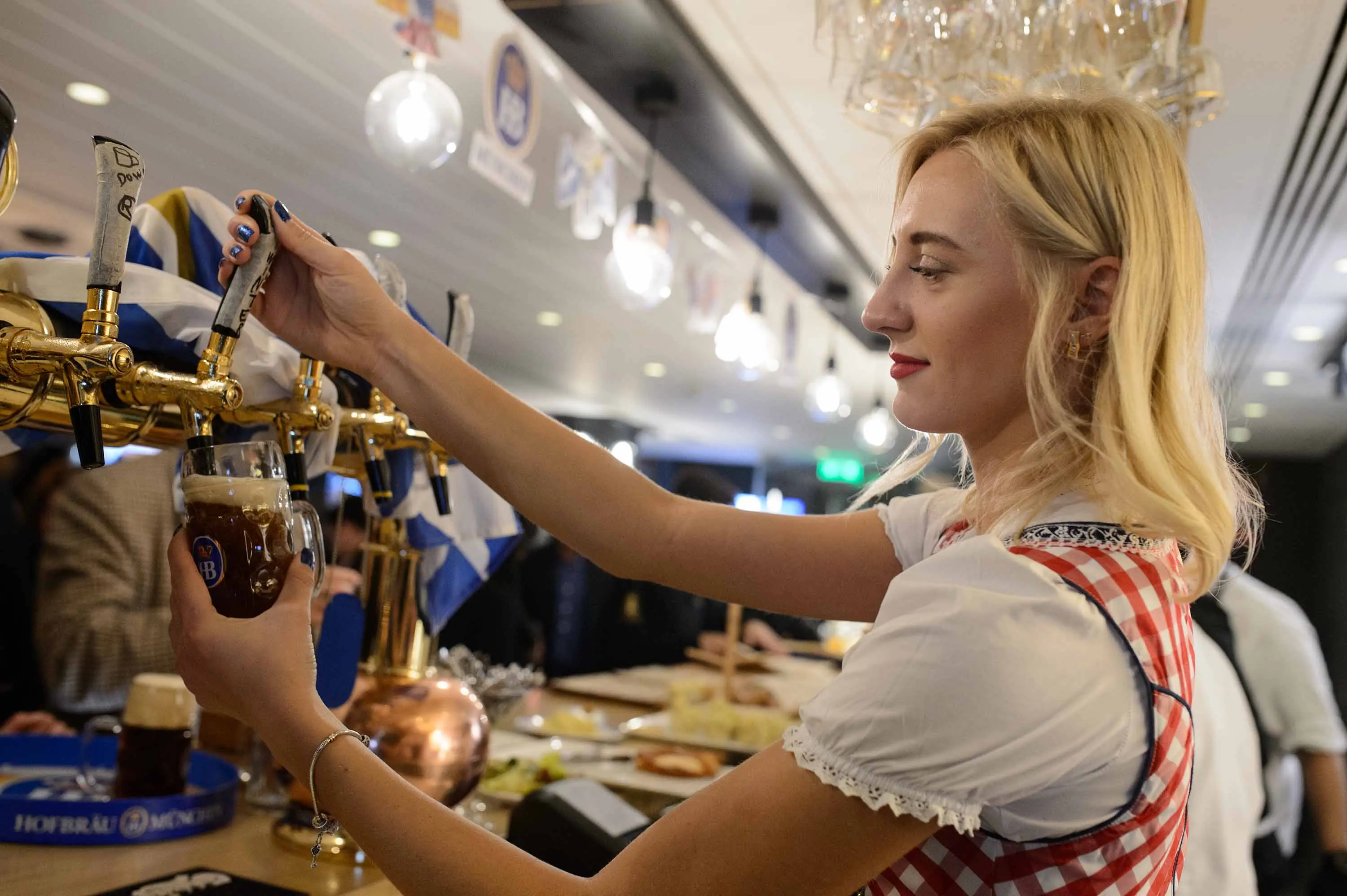 Ο Πρέσβης της Γερμανίας εγκαινίασε το νέο κατάστημα Beer & Beer