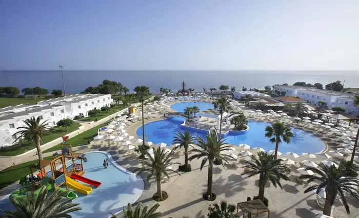 Η Blackstone αγοράζει από την Louis 5 ξενοδοχειακές μονάδες στην Ελλάδα