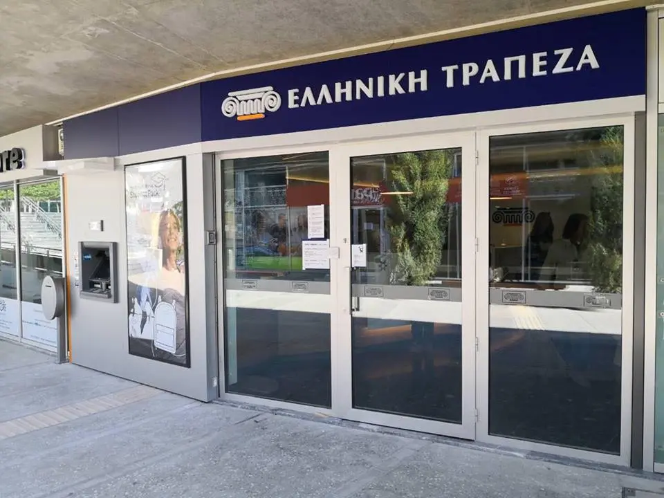 Αλλάζουν οι πινακίδες στα καταστήματα του Συνεργατισμού