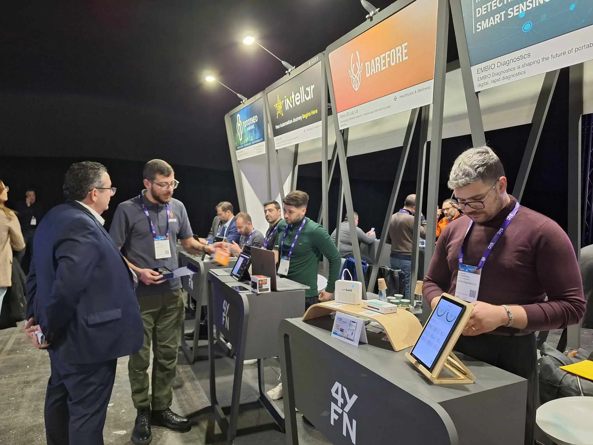 Δυναμική παρουσία της Κύπρου σε κορυφαία έκθεση τεχνολογίας στην Βαρκελώνη (εικόνες)