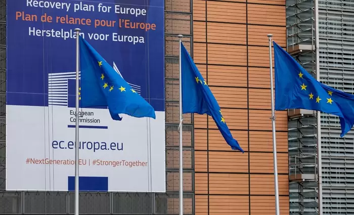 Reuters: Έκτακτη φορολογία στα 