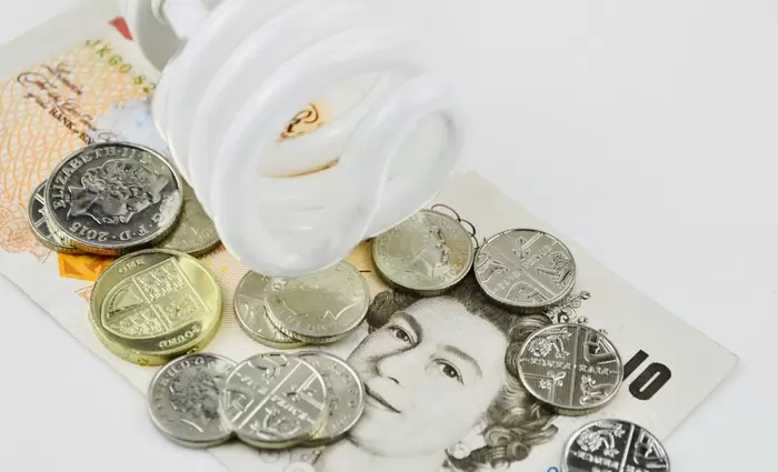 Ηνωμένο Βασίλειο: Μείωση 7% στους λογαριασμούς ενέργειας από τον Απρίλιο