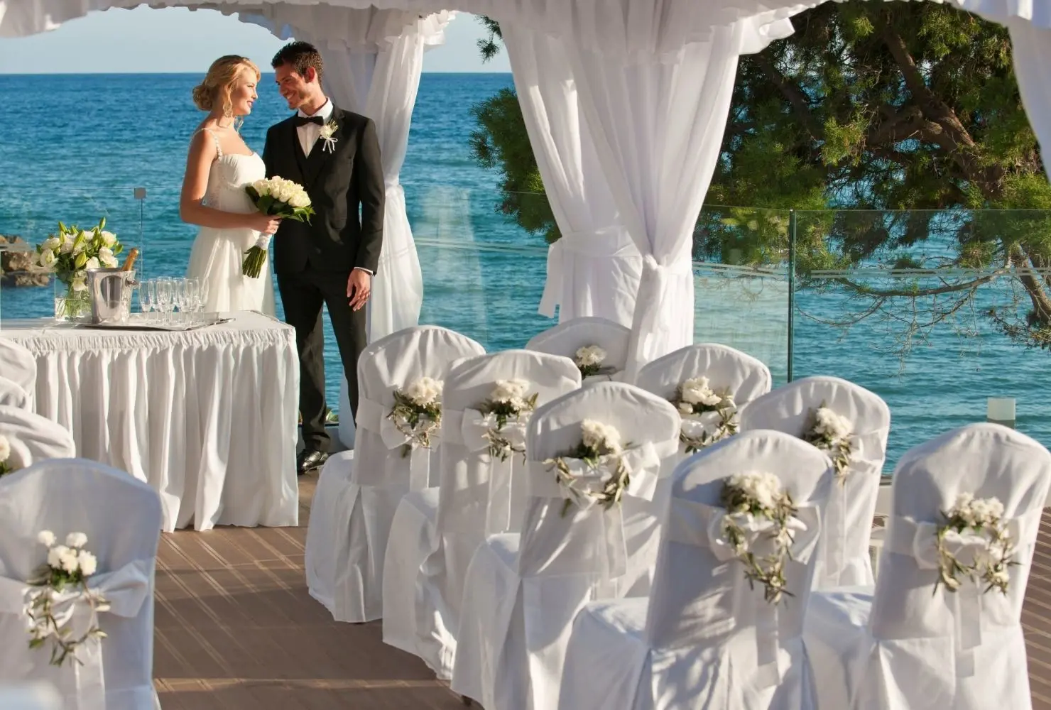 Διευκρινήσεις για τη μάσκα σε γάμους και βαπτίσεις