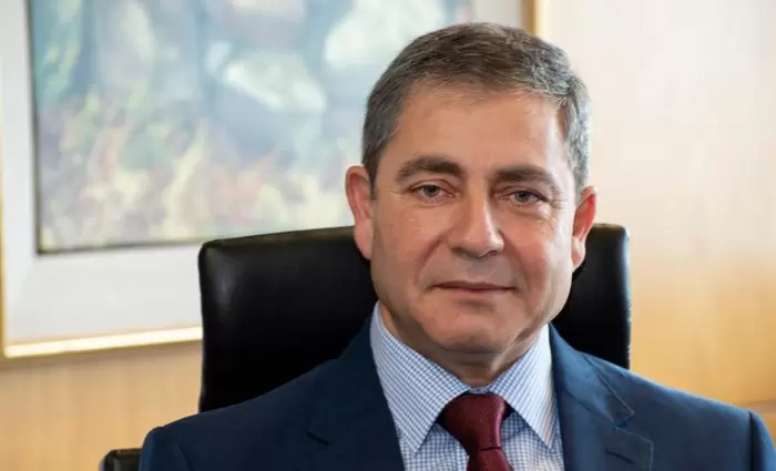 Μεταβάσεις και Υπερβάσεις