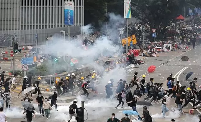 Χονγκ Κονγκ: Κανονικά η λειτουργία επιχειρήσεων μετά τις χθεσινές ταραχέςιου σιδηρόδρομου, μετά τις χθεσινές ταραχές