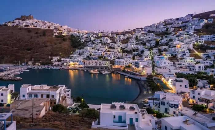 Σε ποια ελληνικά νησιά έσπασαν ρεκόρ οι αφίξεις τουριστών