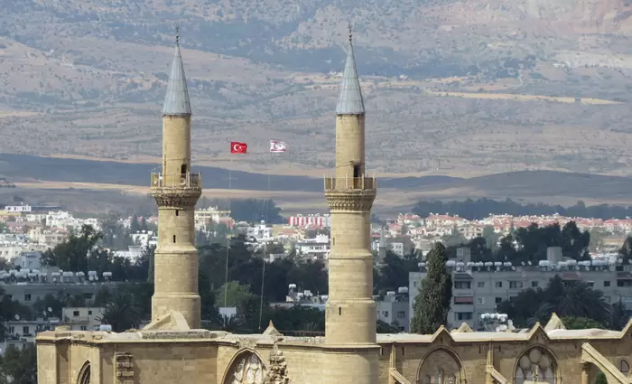 Άδεια τα μαγαζιά στα κατεχόμενα