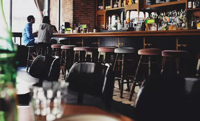 Ιδού ο λόγος που δεν ανοίγουν αύριο τα μπαρ