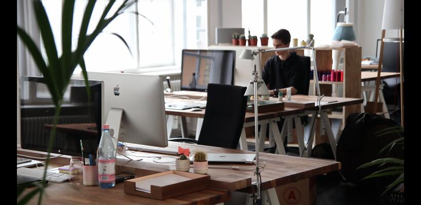 Τετραήμερη εργασία: Τα οφέλη για εργαζόμενους, στελέχη και πελάτες