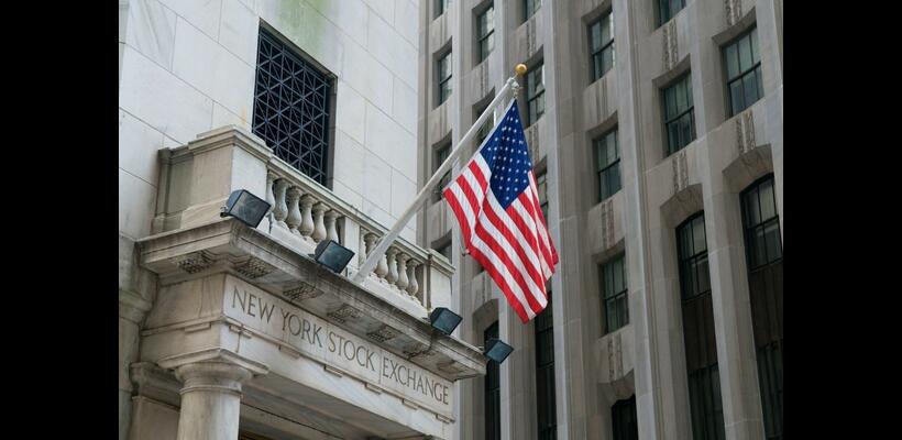 Wall Street: Πιέσεις από τα ισχυρά στοιχεία για την απασχόληση – Συνεχίζεται η φυγή από το AI