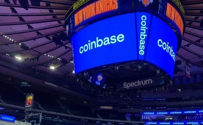 Coinbase: Κόβει θέσεις εργασίας και επενδύει στην AI