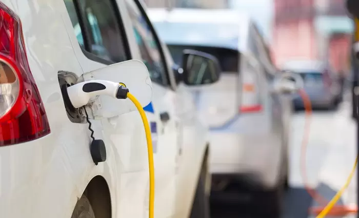 Toyota, Ford και άλλες μειώνουν την παραγωγή των αμιγώς ηλεκτρικών αυτοκινήτων