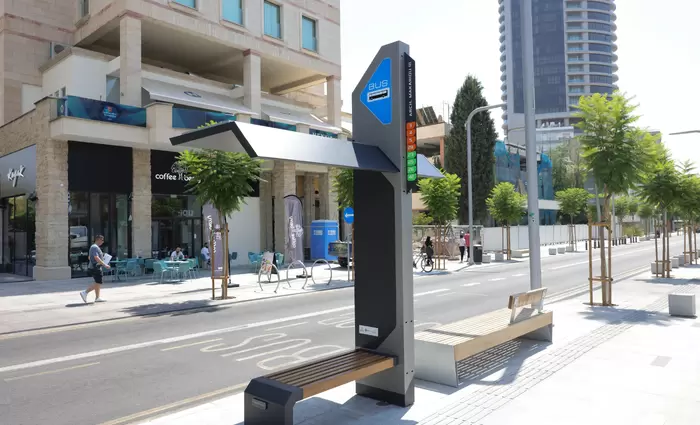 Καρούσος: €2.500 κοστίζει ένα στέγαστρο σε στάση λεωφορείου