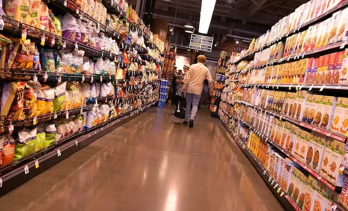 Οι Βρετανοί δεν έχουν ξεκινήσει ακόμα να μαζεύουν στοκ από το super market