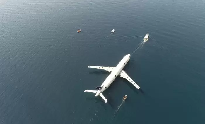 Τουρκία: Βύθισαν αεροπλάνο στη θάλασσα για να ενισχύσουν τον τουρισμό