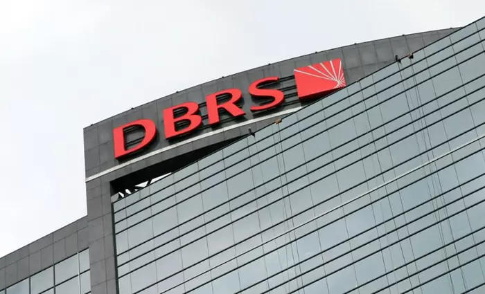 DBRS: Εντείνεται η προσπάθεια των ελληνικών τραπεζών