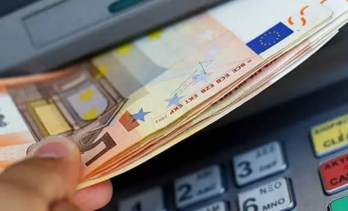 Ζητούν προστασία των πολιτών από νέες χρεώσεις τραπεζών