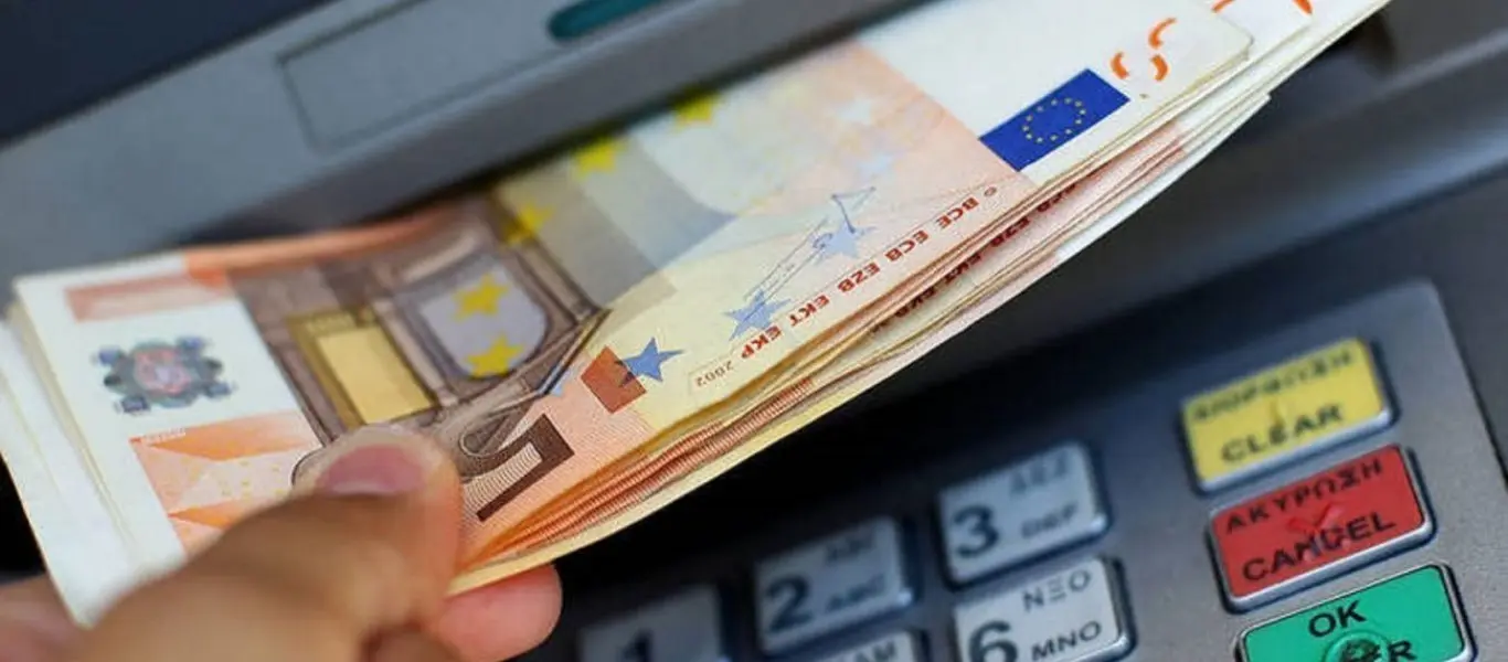 Ζητούν προστασία των πολιτών από νέες χρεώσεις τραπεζών